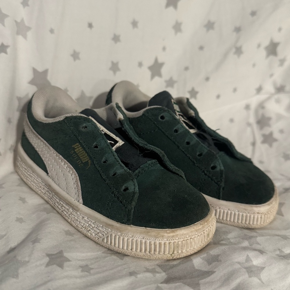 Puma sneakers without laces.